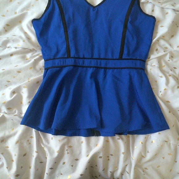 NWOT Blue and Black 2B Bebe Tank Top - Picture 3 of 7